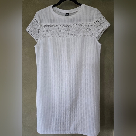 SHEIN | Frenchy Contrast Guipure Lace Tee Dress in white, Size M - Picture 8 of 13